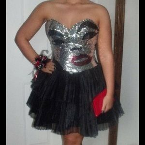 WOW! Prom. Marilyn inspired cocktail. Sz 6